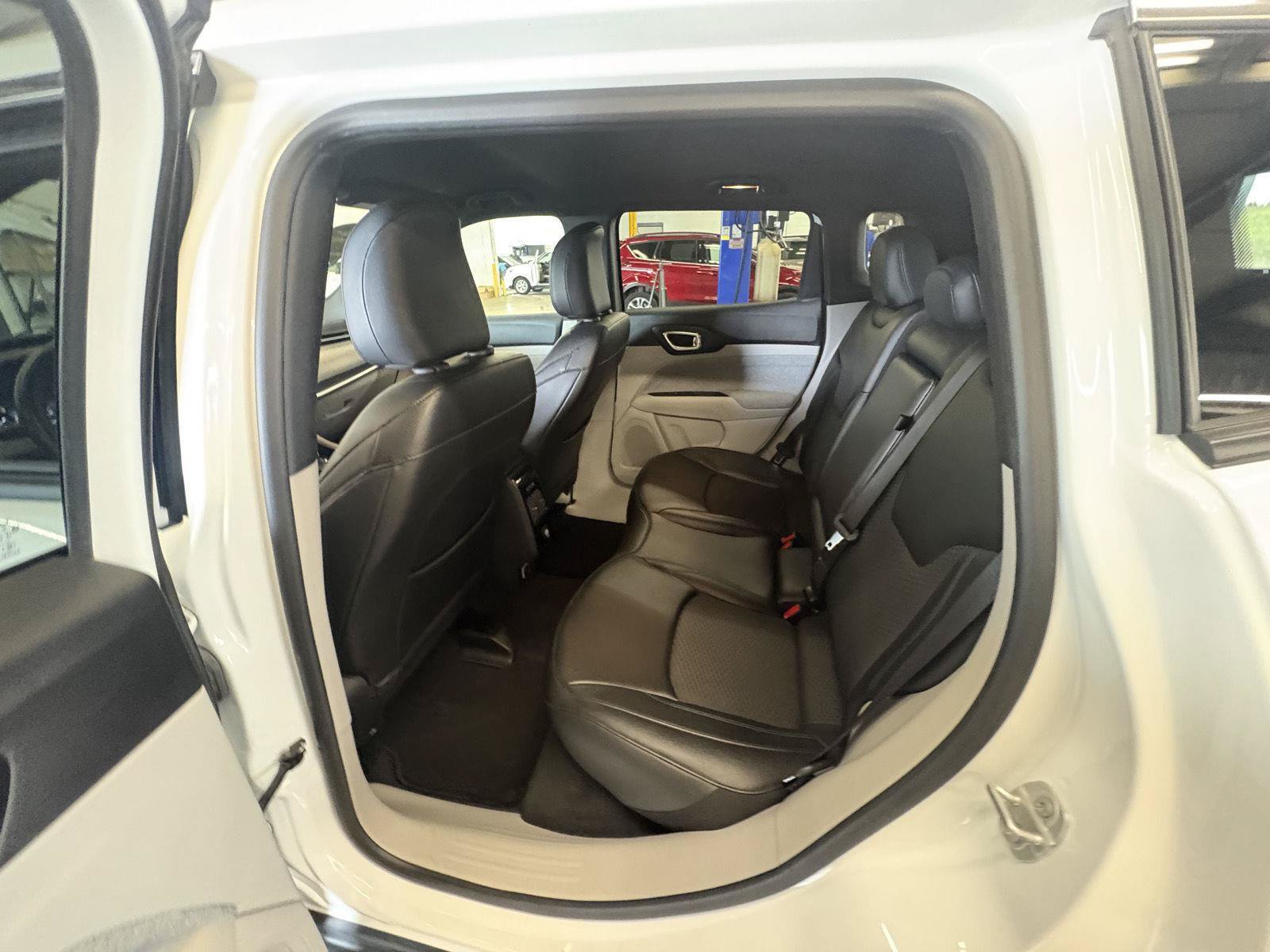 Used 2024 Jeep Compass Latitude AWD/4WD image 24