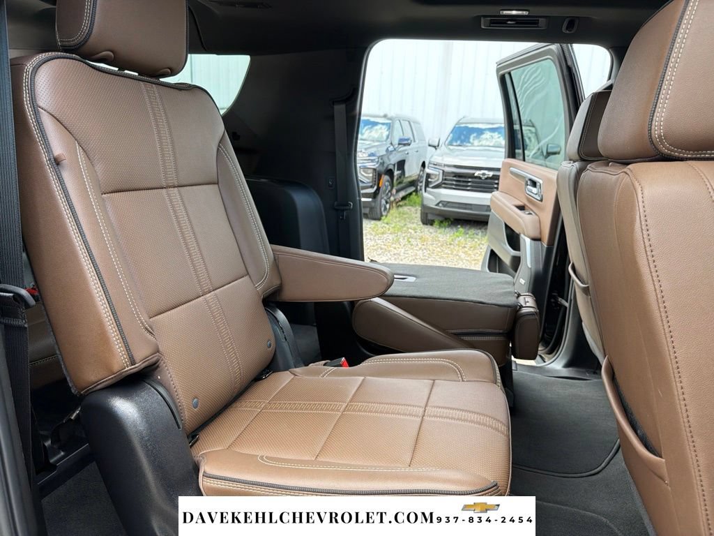 Used 2025 Chevrolet Suburban High Country w/ Sun And Tow Package AWD/4WD image 24
