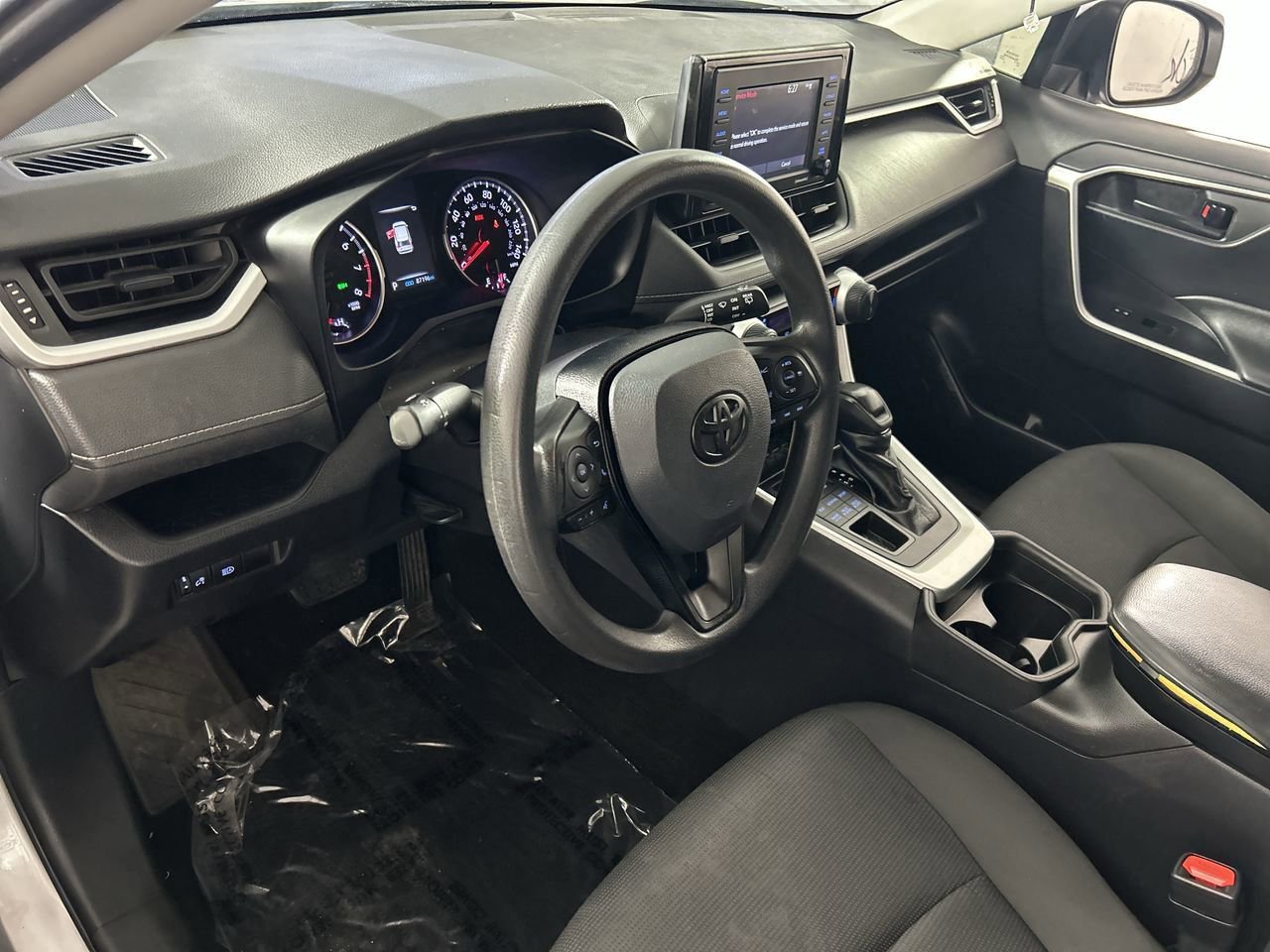 Used 2021 Toyota RAV4 LE image 12