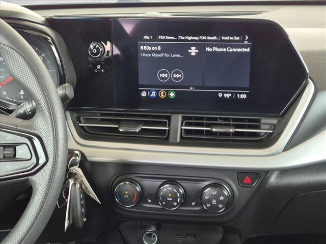Used 2025 Chevrolet Trax LS w/ LS Convenience Package FWD image 14