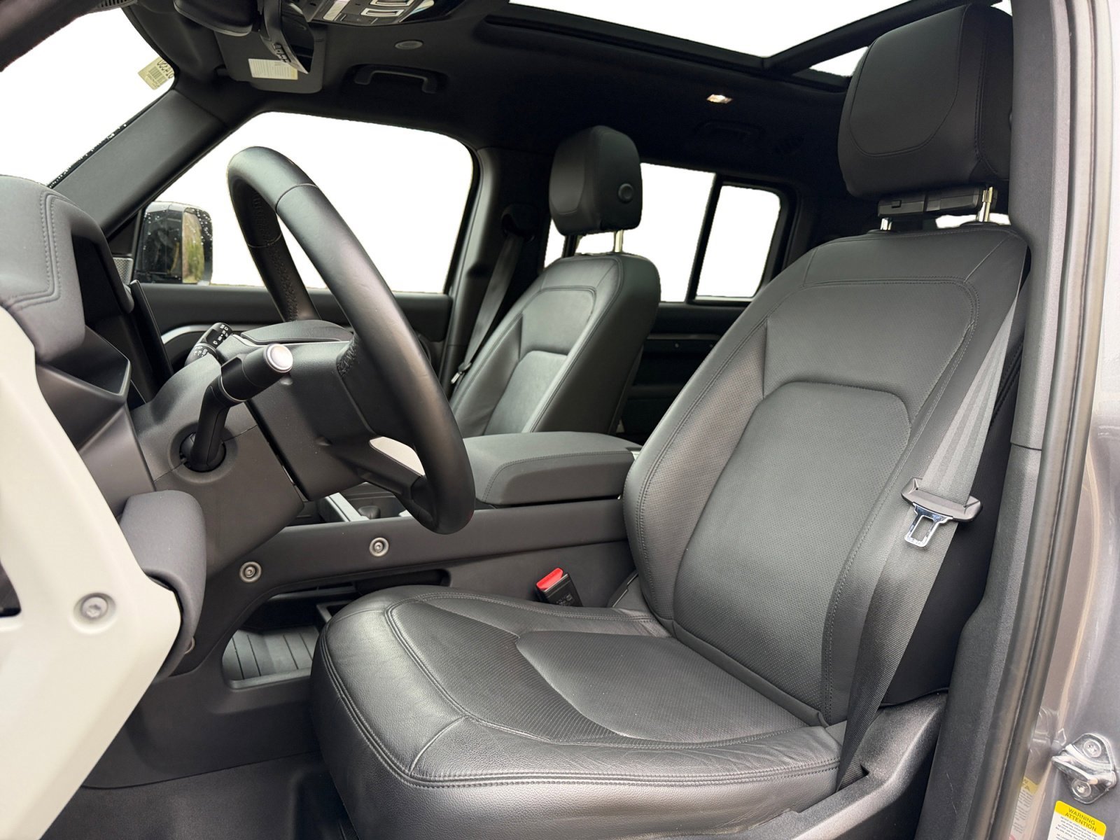 Used 2023 Land Rover Defender 130 SE image 10