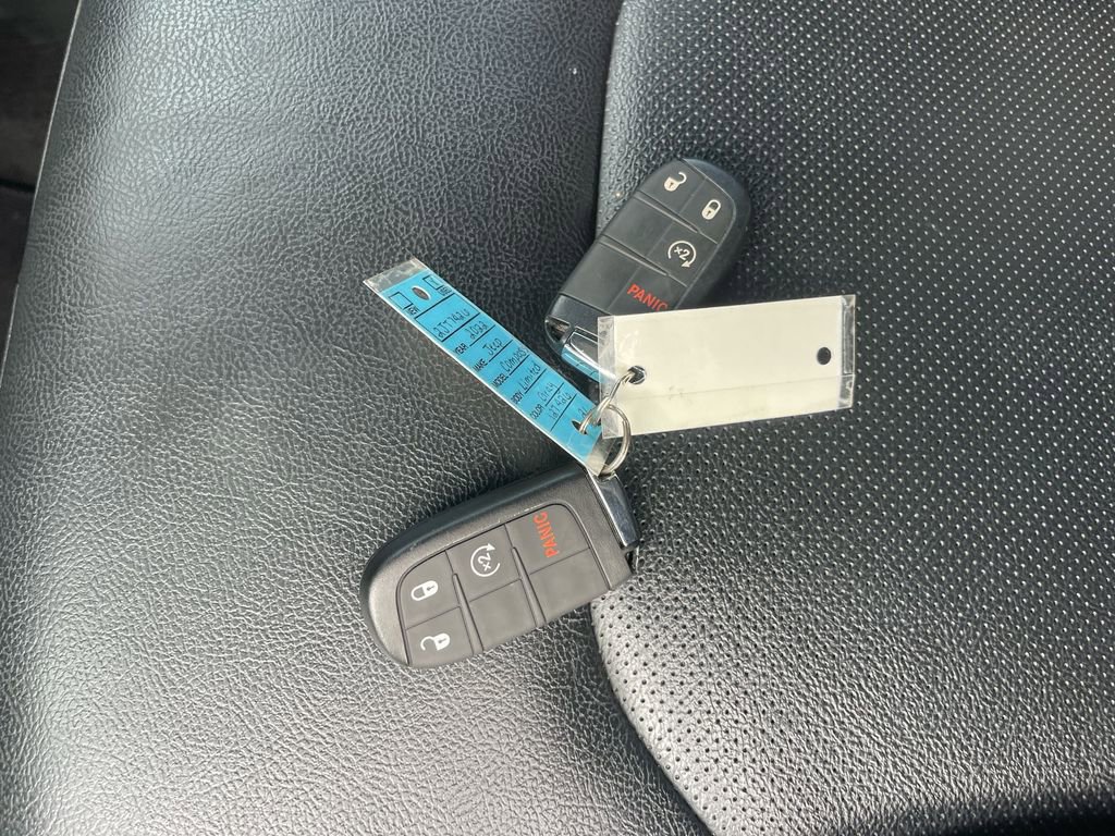 Used 2022 Jeep Compass Limited image 34