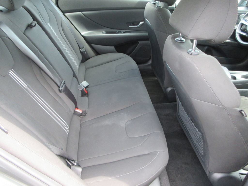 Used 2025 Hyundai Elantra SEL FWD image 16