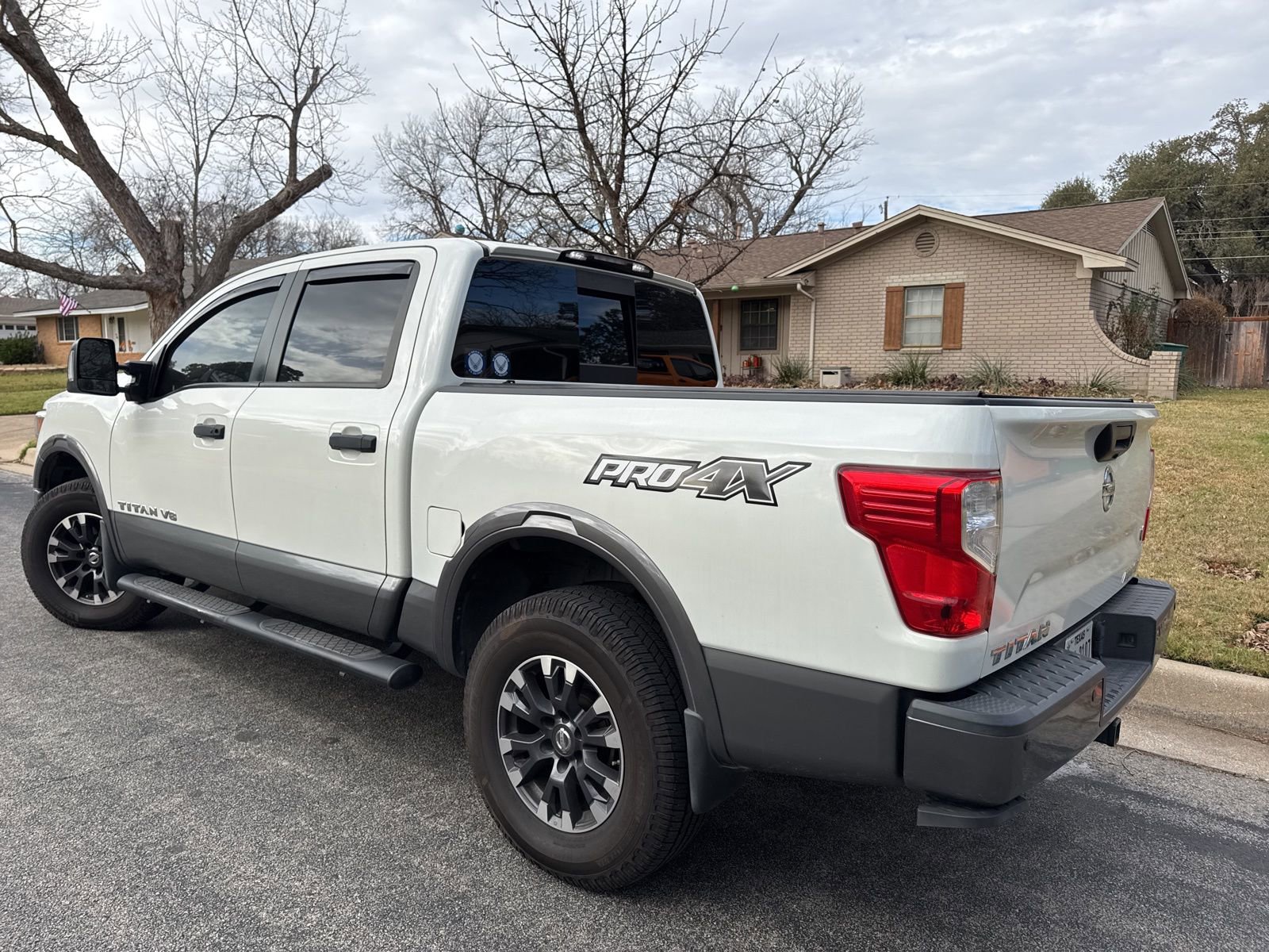 Used 2018 Nissan Titan PRO-4X w/ Pro-4x Convenience Package image 12