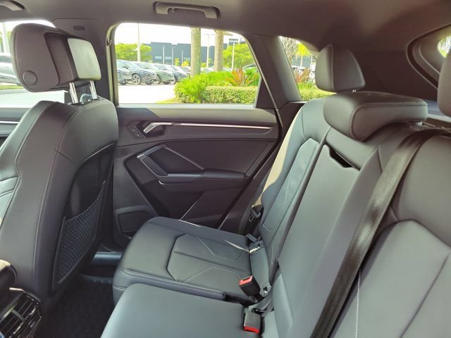 Used 2025 Audi Q3 2.0T Premium w/ Convenience Package AWD/4WD image 9