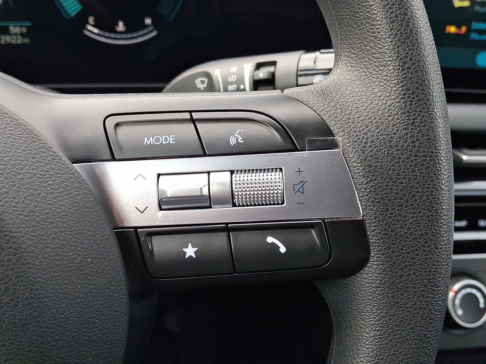 Used 2025 Hyundai Santa Cruz SE image 21