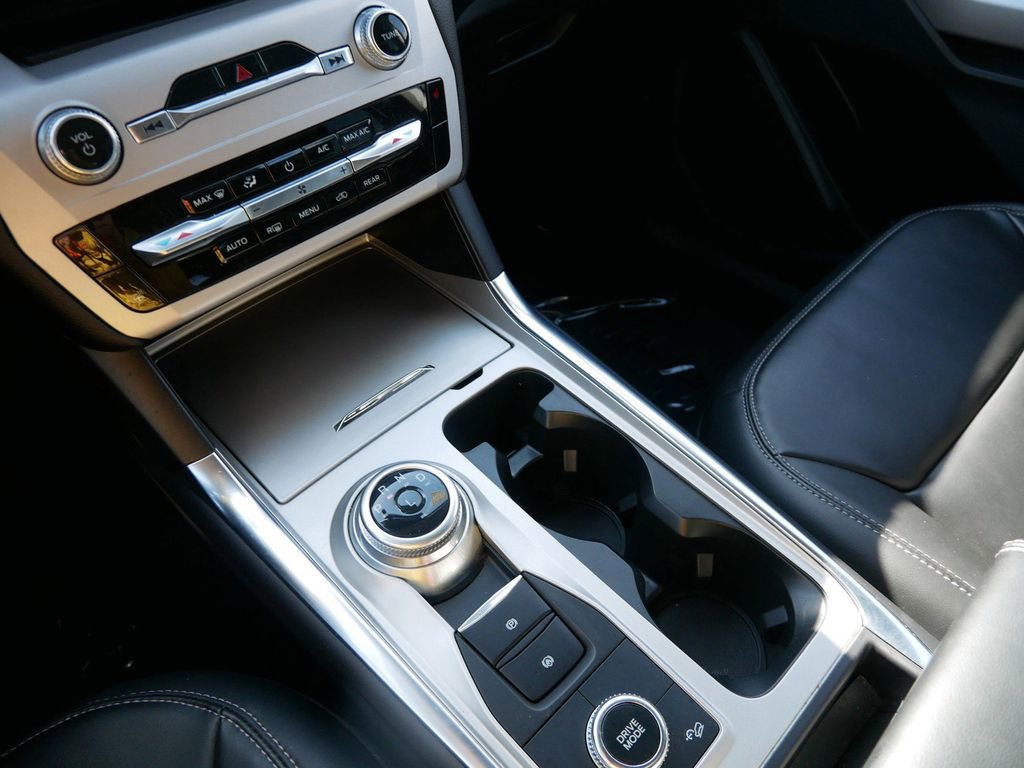 Used 2023 Ford Explorer XLT w/ Equipment Group 202A image 27