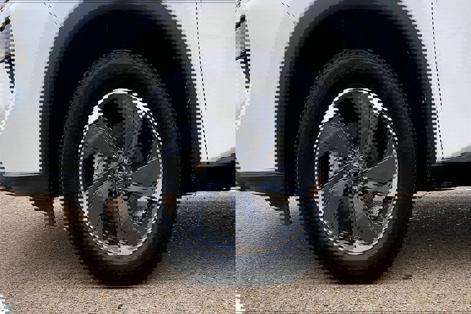 Used 2024 Nissan Rogue SV image 8