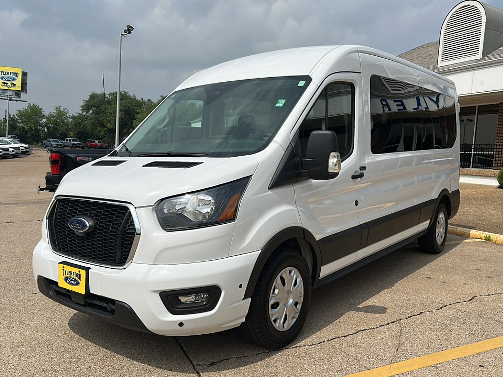 Used 2025 Ford Transit 350 XLT RWD image 3