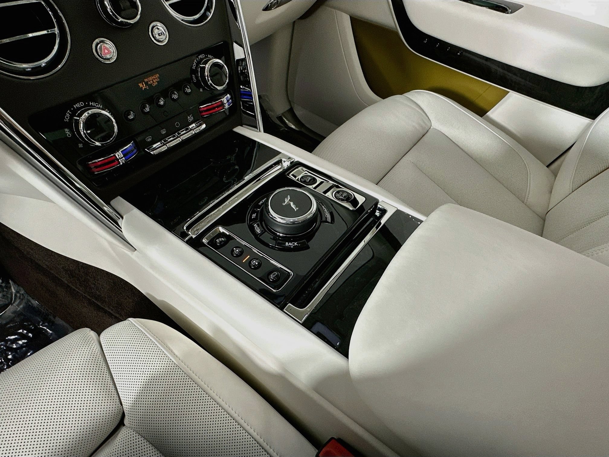 New 2027 Rolls-Royce Cullinan AWD/4WD image 14