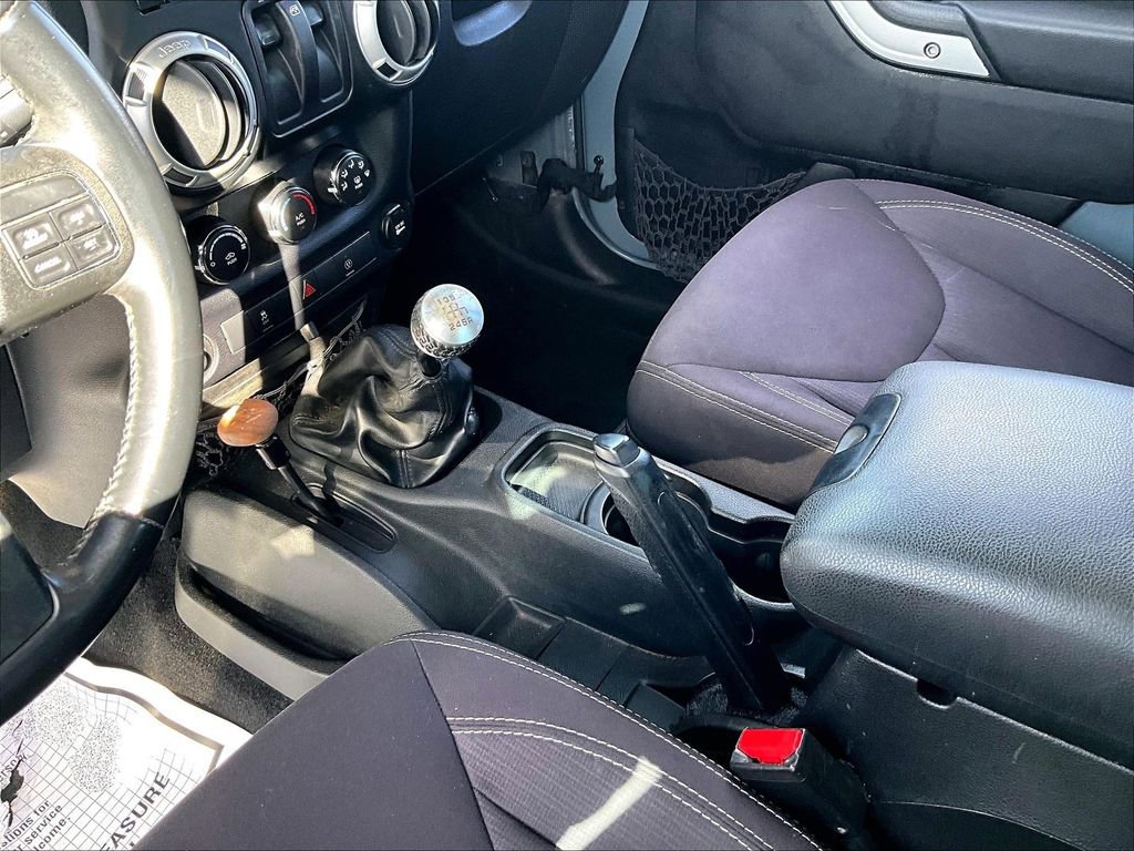 Used 2014 Jeep Wrangler Rubicon w/ Power Convenience Group AWD/4WD image 13