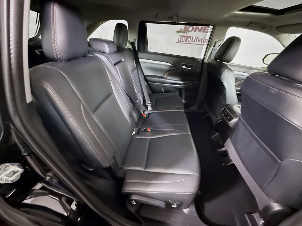 Certified 2019 Toyota Highlander XLE AWD/4WD image 34