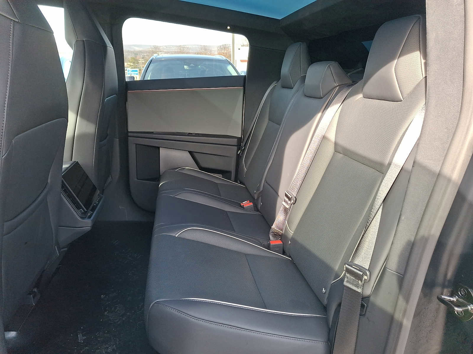 Used 2024 Tesla Cybertruck AWD Crew Cab image 8