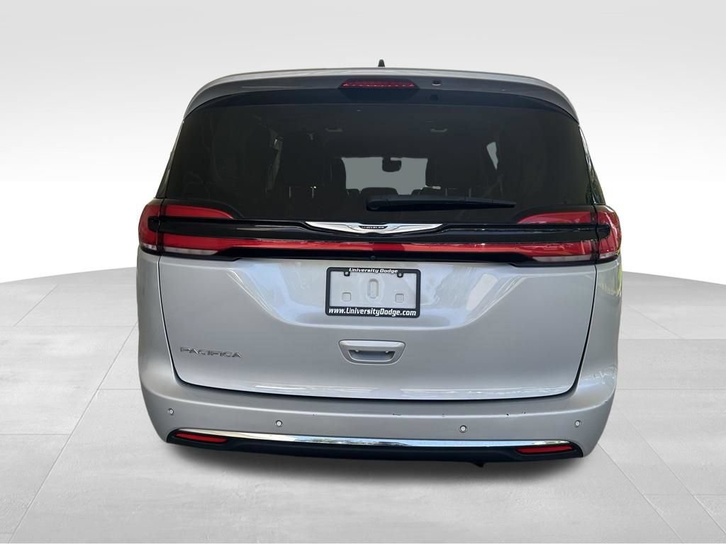 Used 2024 Chrysler Pacifica Touring-L FWD image 28