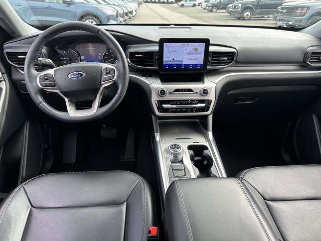 Used 2022 Ford Explorer XLT w/ Equipment Group 202A image 11