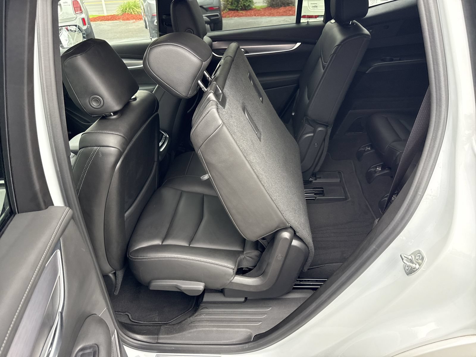 Used 2024 Cadillac XT6 Luxury FWD image 11