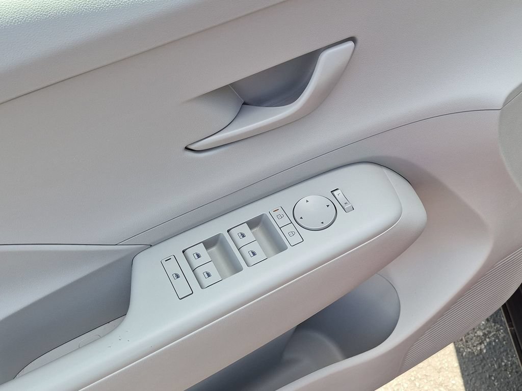 Used 2025 Hyundai Kona SE FWD image 13