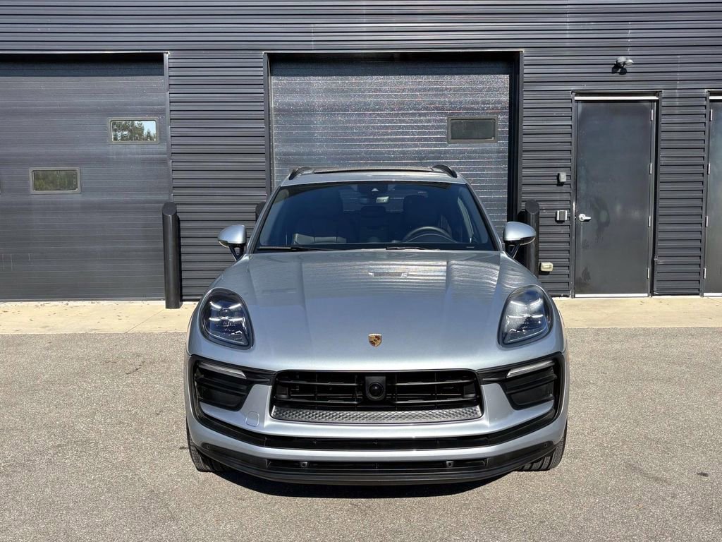 Certified 2025 Porsche Macan image 13