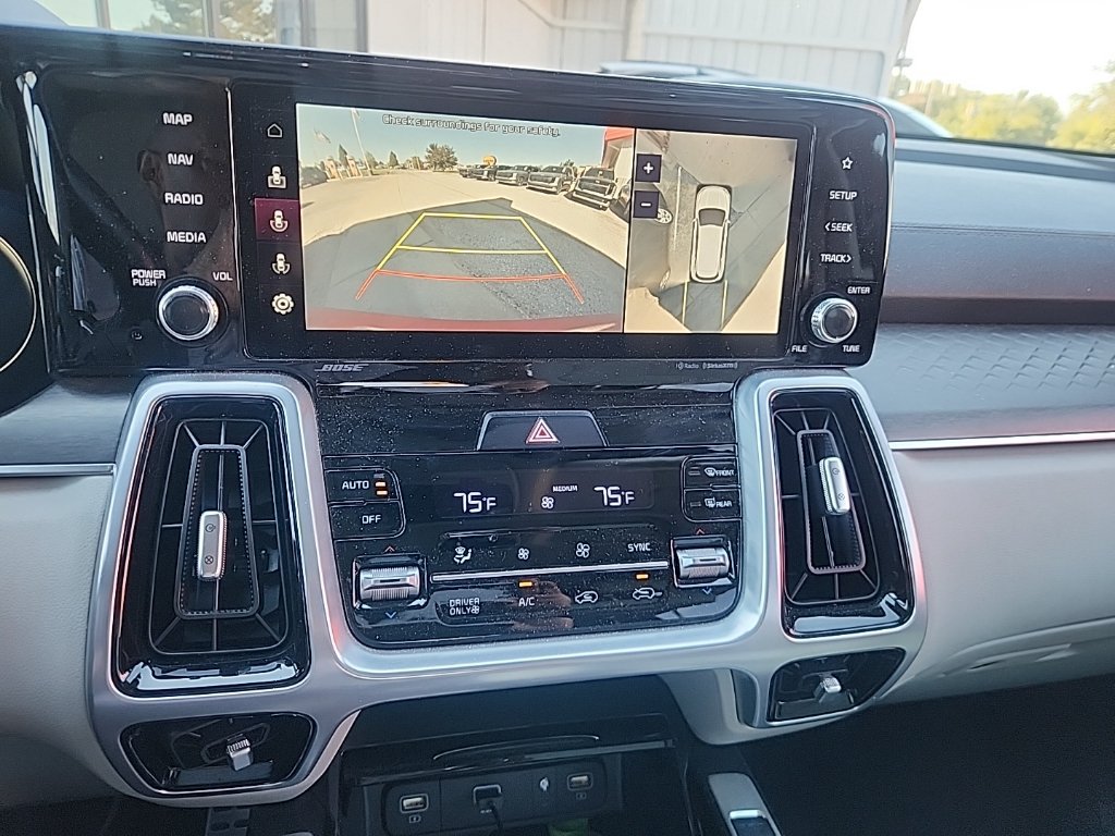 Used 2023 Kia Sorento SX Prestige w/ Panoramic Sunroof Package AWD/4WD image 5