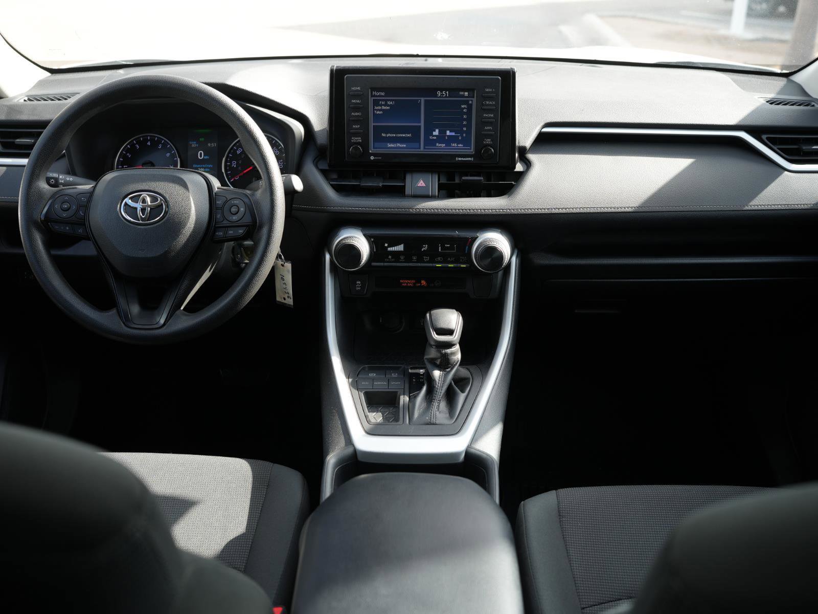 Used 2021 Toyota RAV4 LE image 19