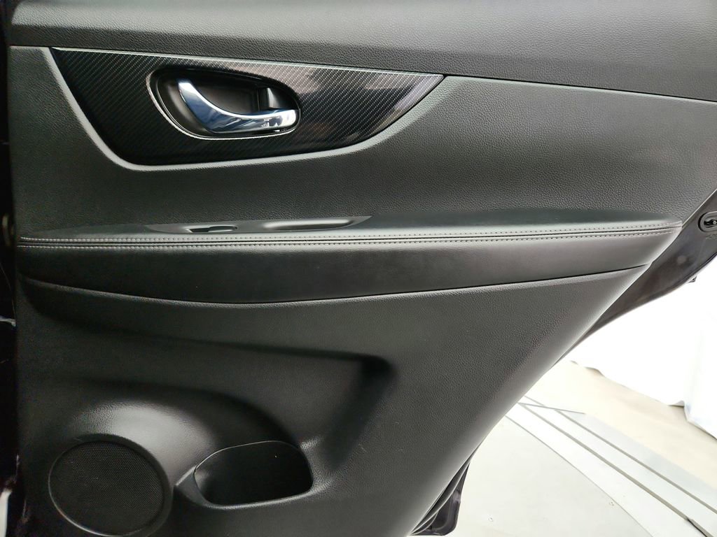 Used 2018 Nissan Rogue SL image 29