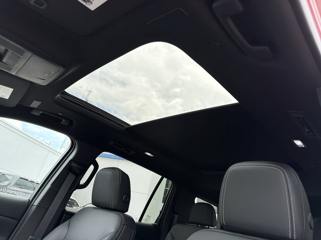 New 2026 Chevrolet Traverse LT w/ Sun and Wheel Package FWD image 13