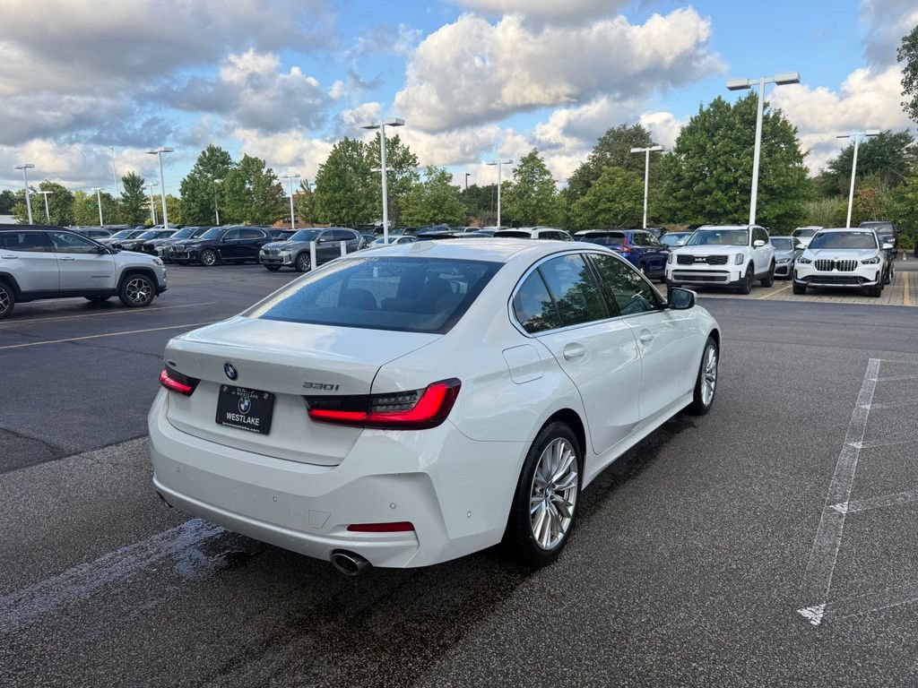 Used 2024 BMW 330i xDrive Sedan w/ Premium Package AWD/4WD image 5