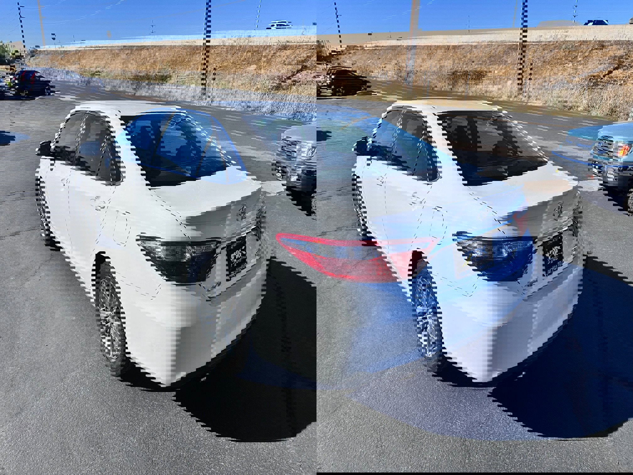 Used 2017 Toyota Camry SE image 4