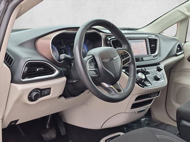 Used 2023 Chrysler Voyager LX FWD image 9