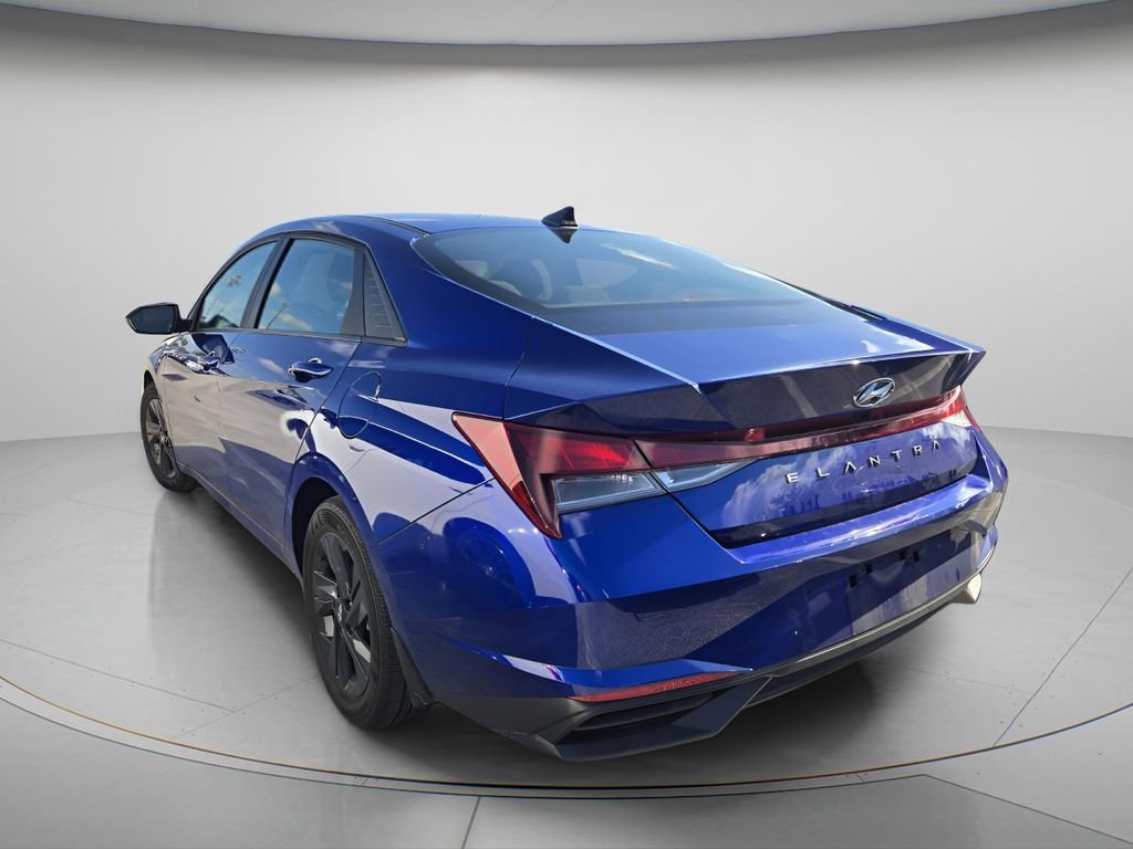 Used 2023 Hyundai Elantra SEL w/ Cargo Package FWD image 5