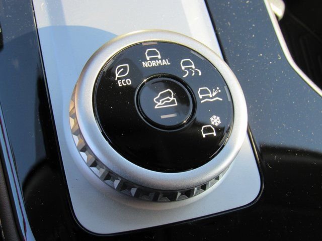 New 2025 Mitsubishi Outlander SE image 19