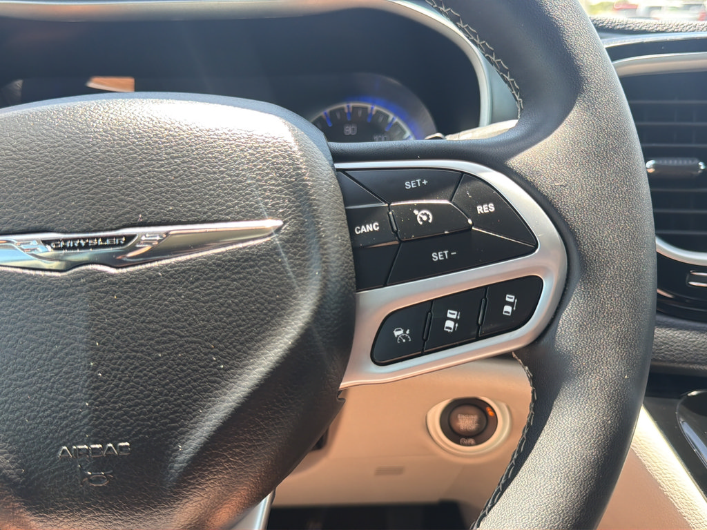 Used 2024 Chrysler Pacifica Touring-L FWD image 12
