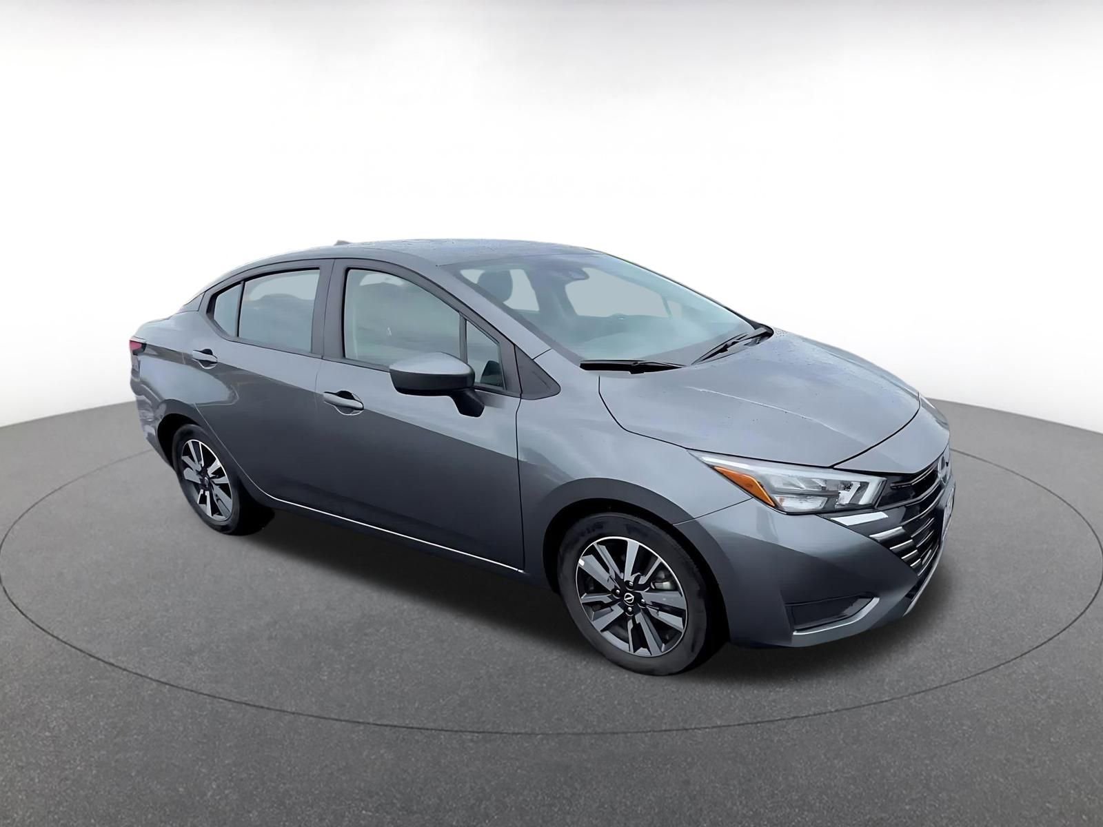 Used 2025 Nissan Versa SV image 1