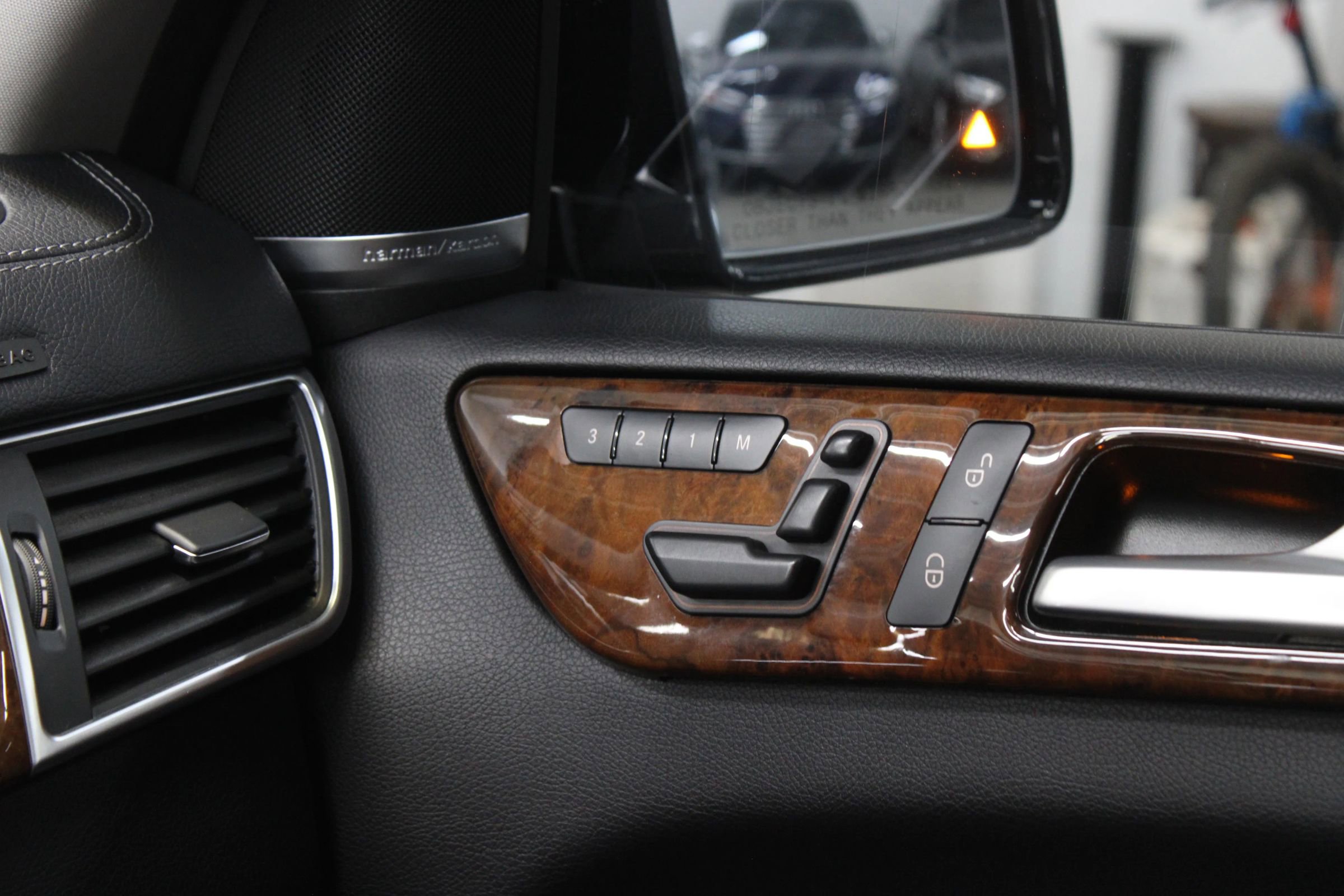 Used 2014 Mercedes-Benz GL 550 4MATIC image 27