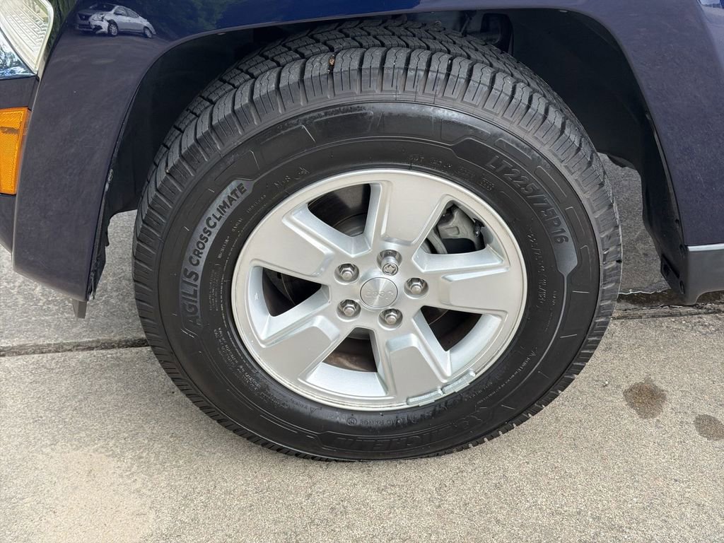 Used 2012 Jeep Liberty Sport w/ Driver Convenience Group RWD image 34