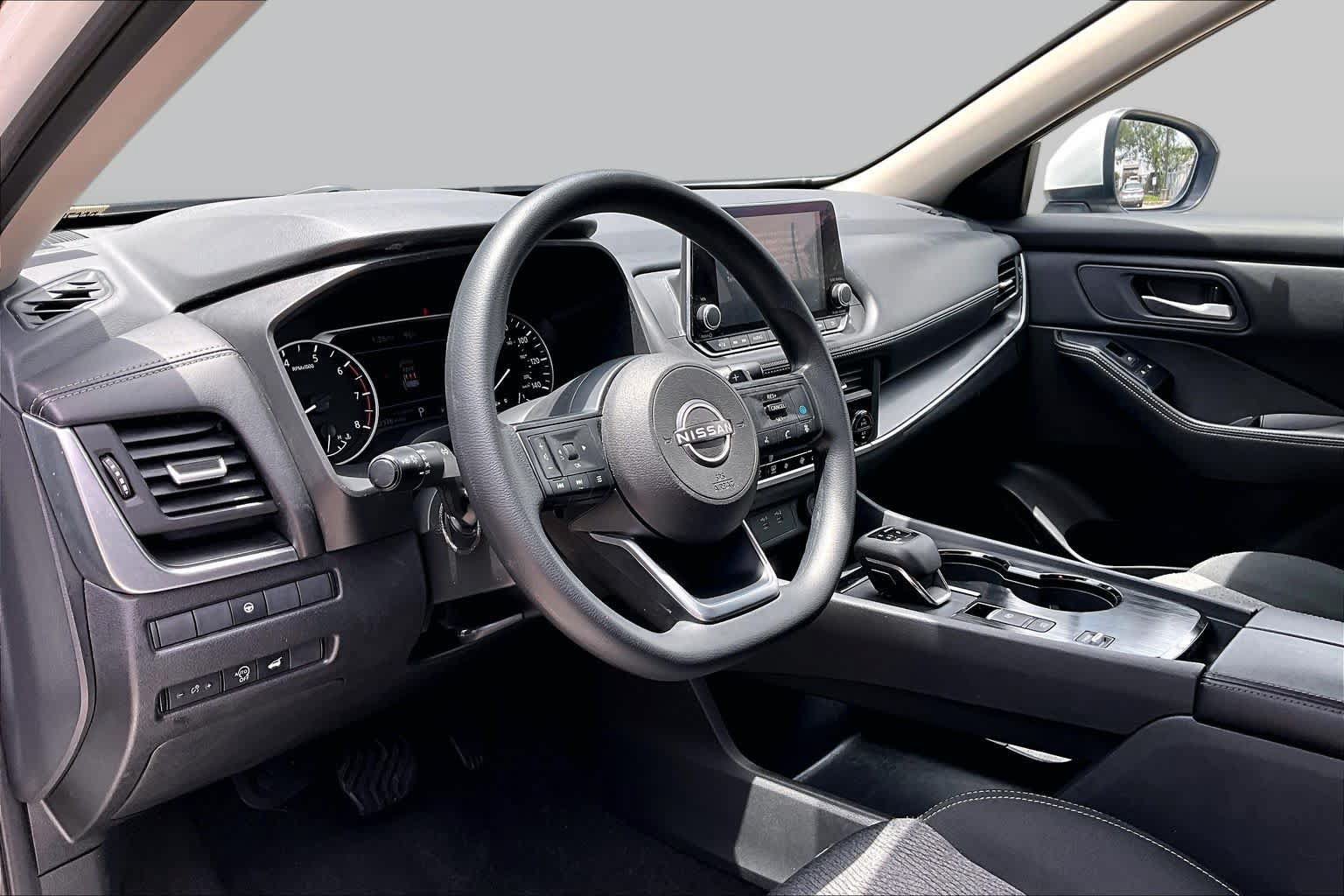 Certified 2024 Nissan Rogue SV FWD image 17