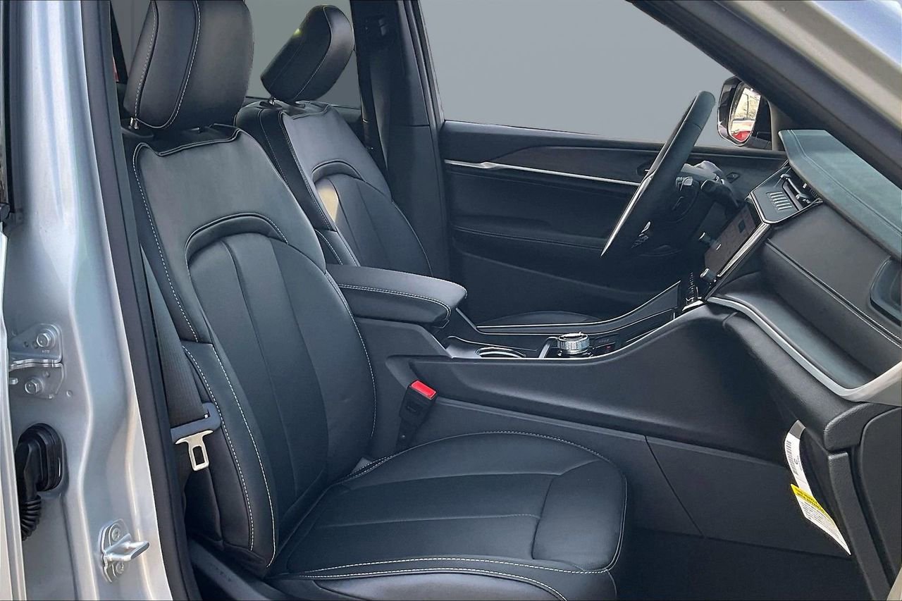 New 2026 Jeep Grand Cherokee L Limited AWD/4WD image 23