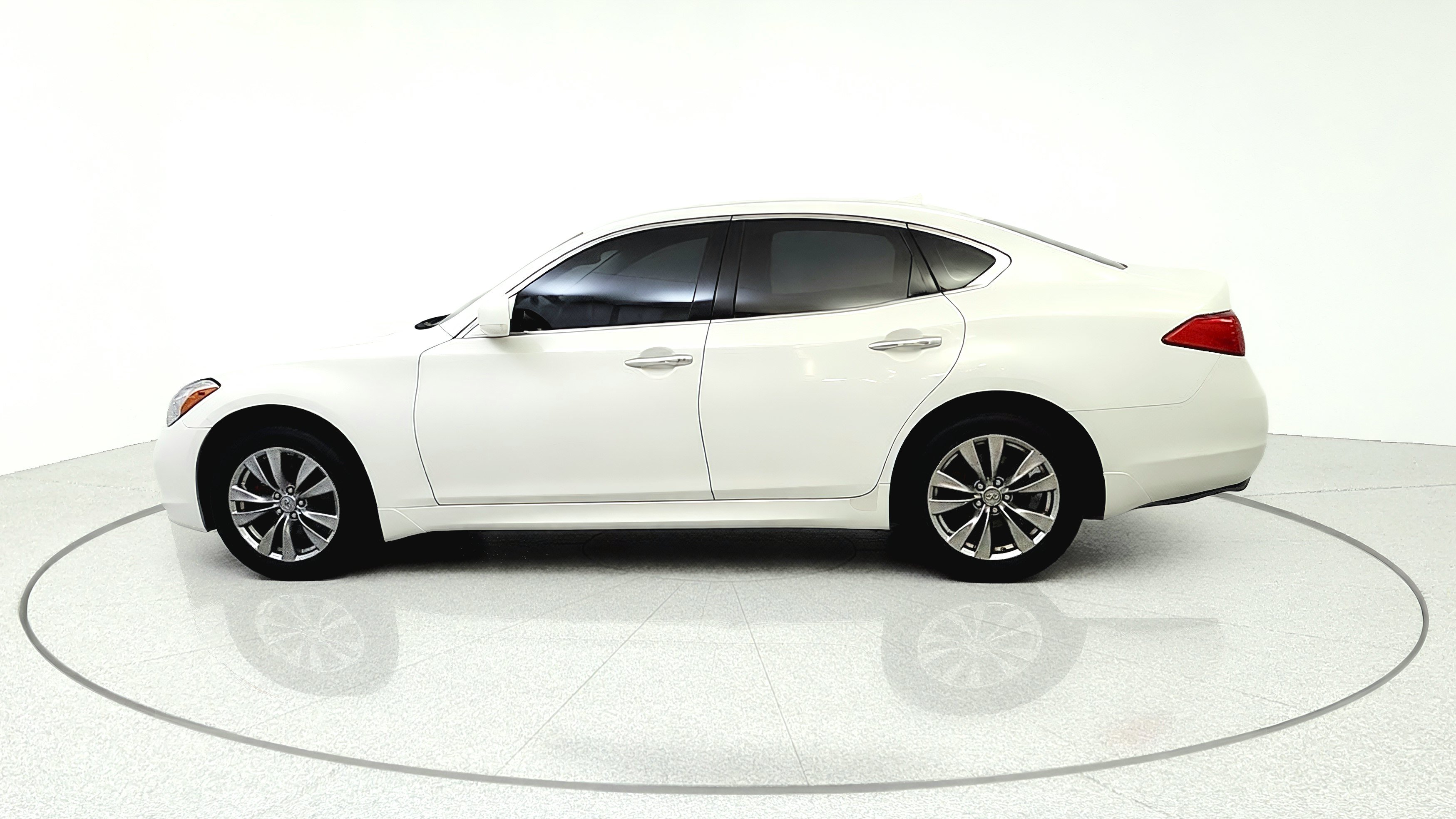 Used 2012 INFINITI M37 x w/ Deluxe Touring Pkg AWD/4WD image 4