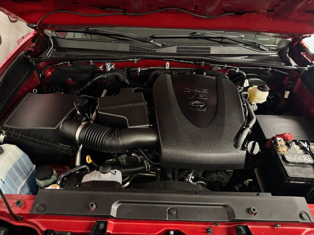 Used 2022 Toyota Tacoma SR5 w/ Technology Package image 6