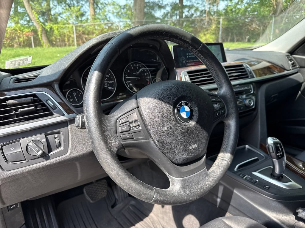 Used 2016 BMW 320i xDrive Sedan AWD/4WD image 15