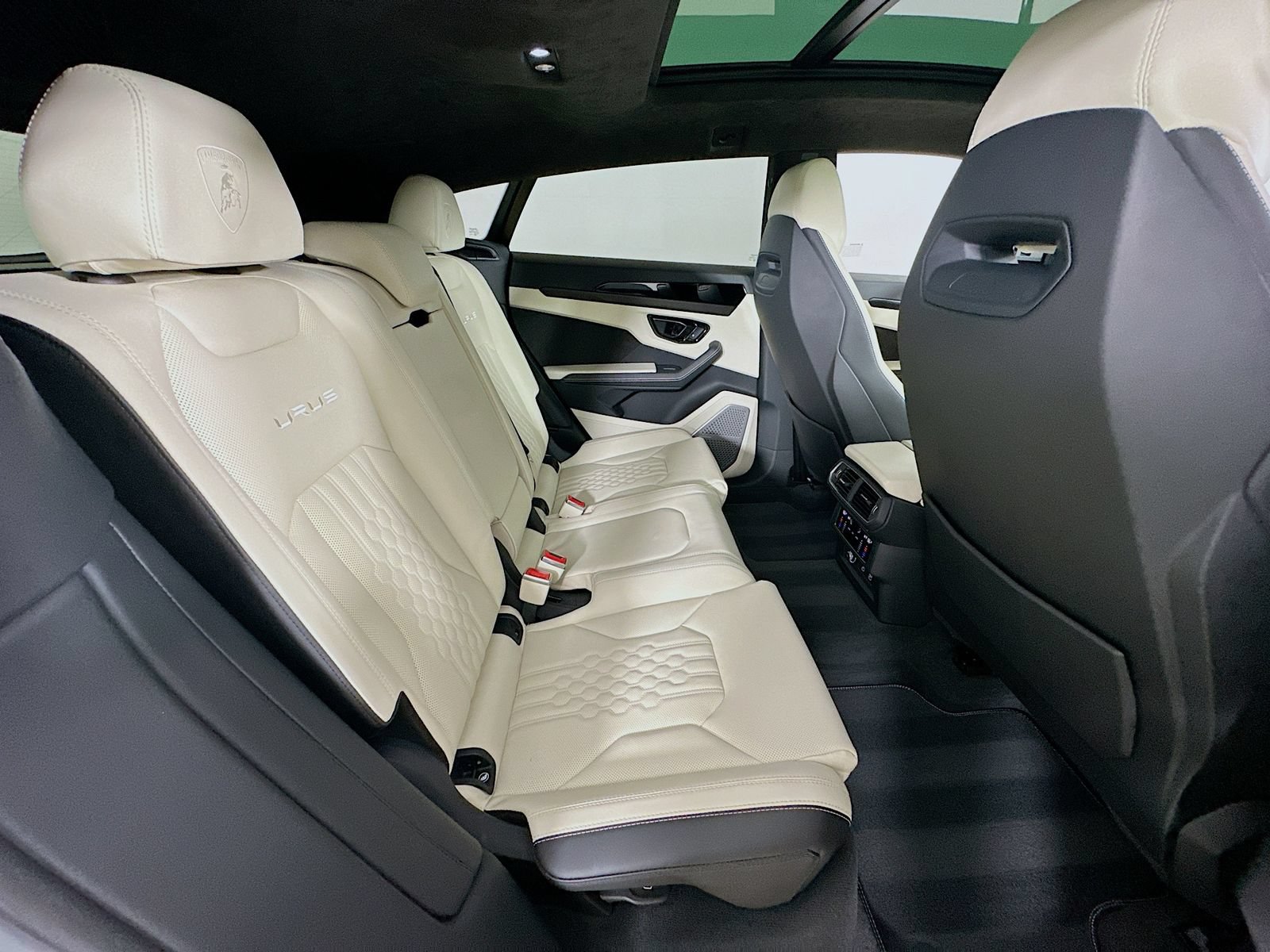 Used 2024 Lamborghini Urus S AWD/4WD image 46
