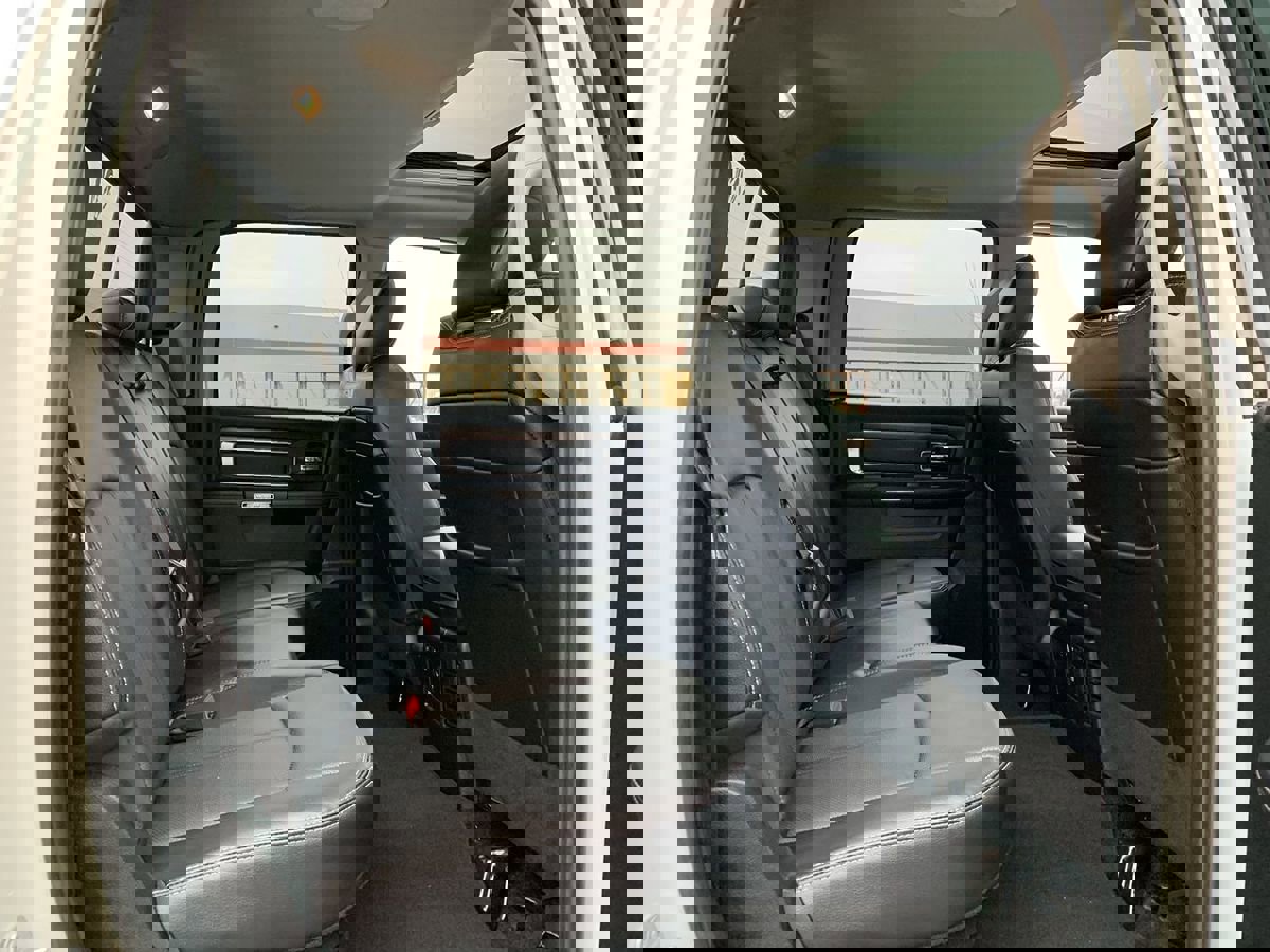 Used 2018 RAM 1500 Laramie image 31