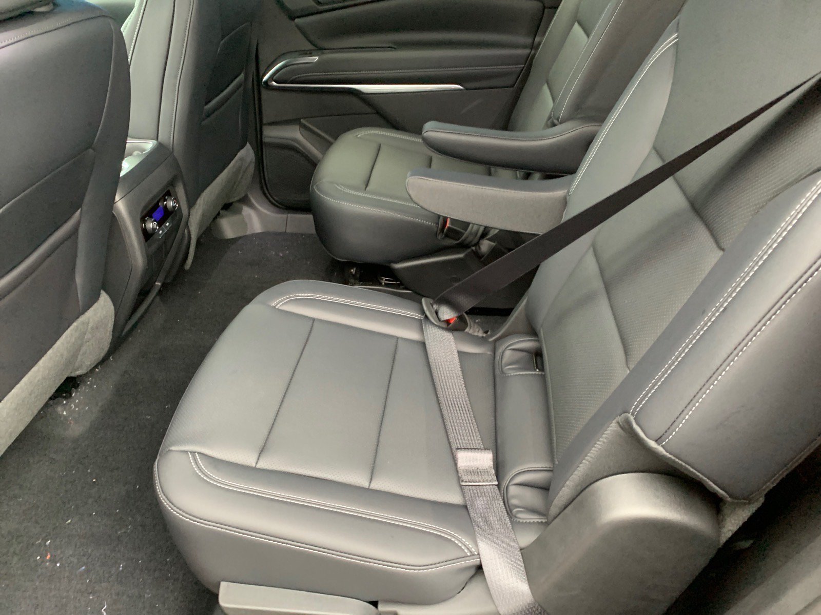 New 2027 Chevrolet Traverse LT w/ Sun and Wheel Package AWD/4WD image 9