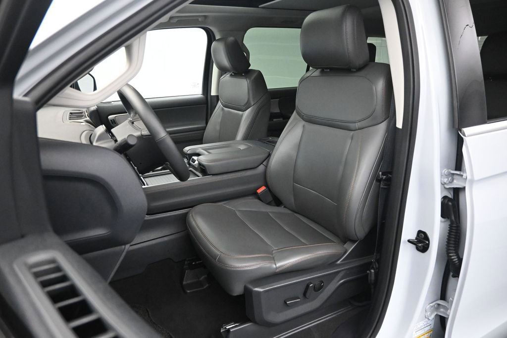 Used 2025 Ford Expedition Active AWD/4WD image 19