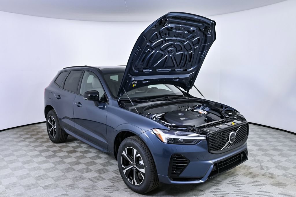 New 2026 Volvo XC60 T8 Core w/ Climate Package PRO image 31