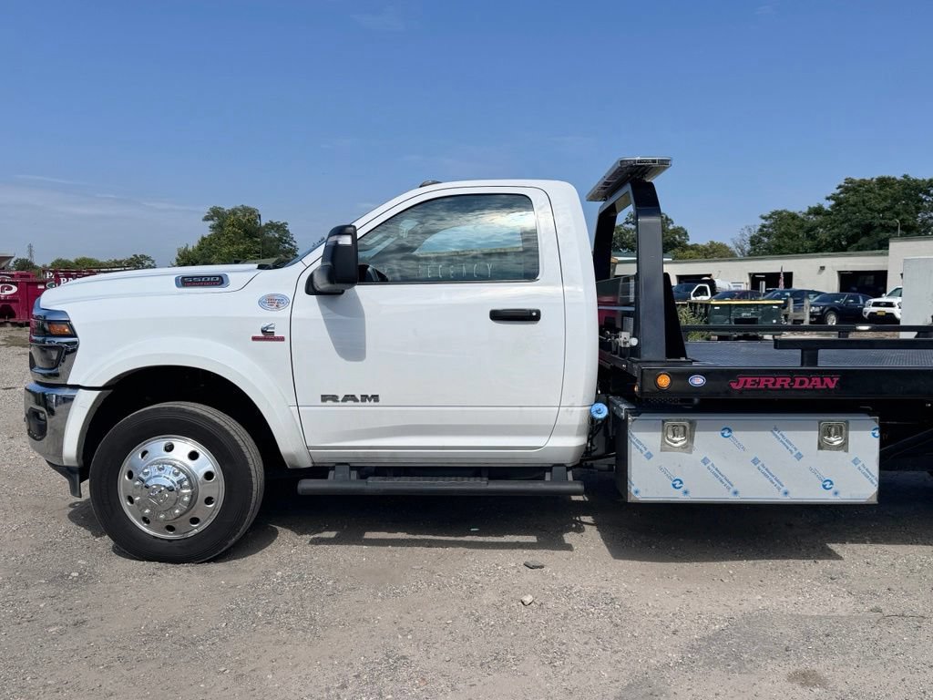 Used 2025 RAM 5500 2WD Regular Cab image 4