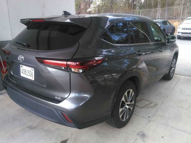 Used 2024 Toyota Highlander XLE image 4