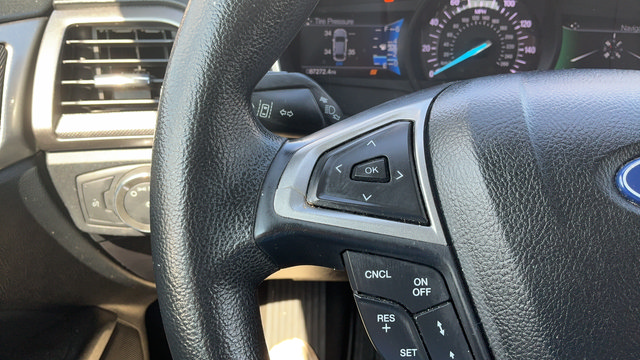 Used 2020 Ford Fusion SE FWD image 13