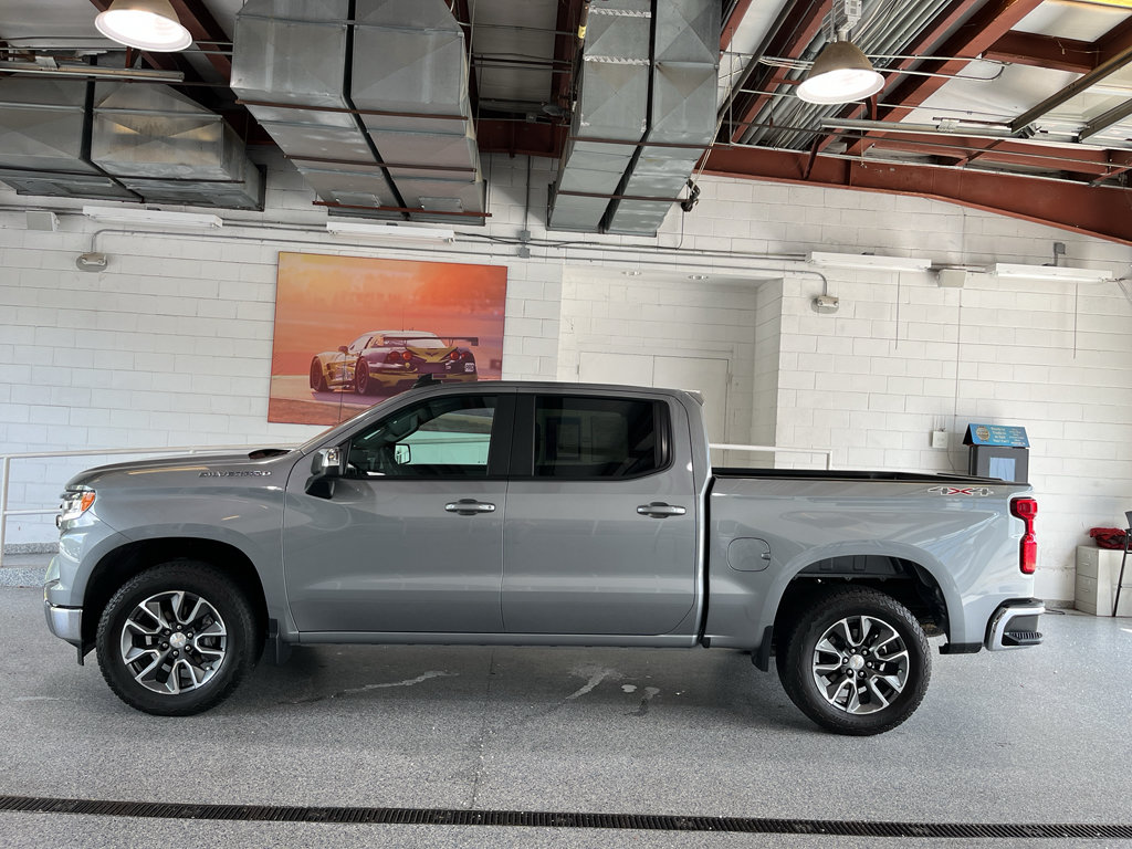Used 2023 Chevrolet Silverado 1500 LT AWD/4WD image 5