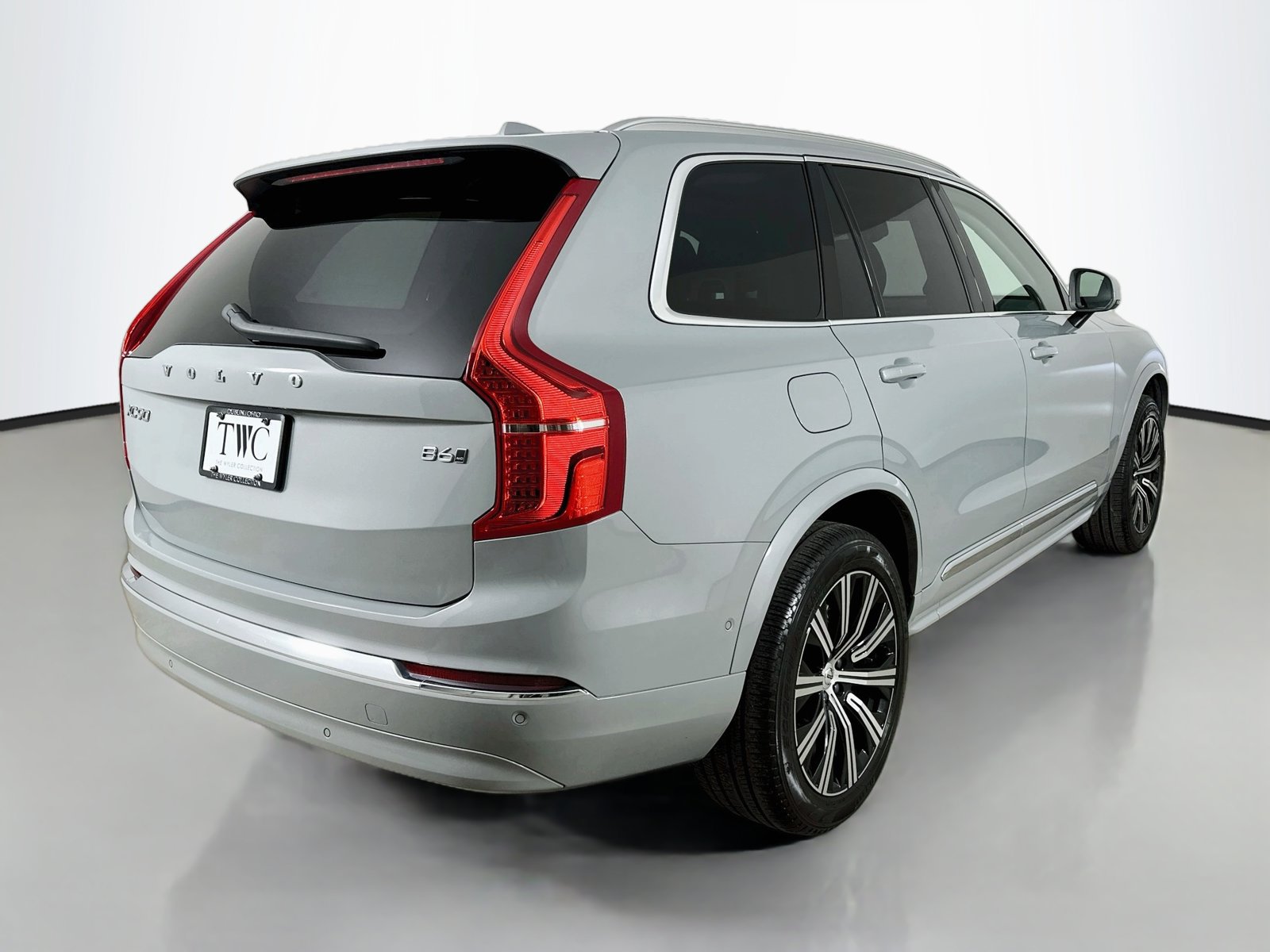 Certified 2025 Volvo XC90 B6 Plus AWD/4WD image 5